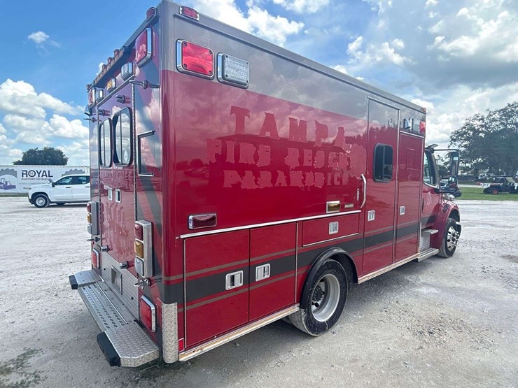 2009-freightliner-m2-106-medtec-ambulance-image-3