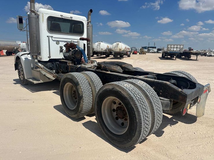 2004-peterbilt-385-image-6