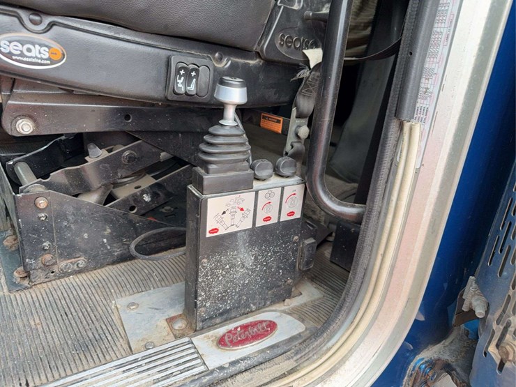 2008-peterbilt-388-image-57