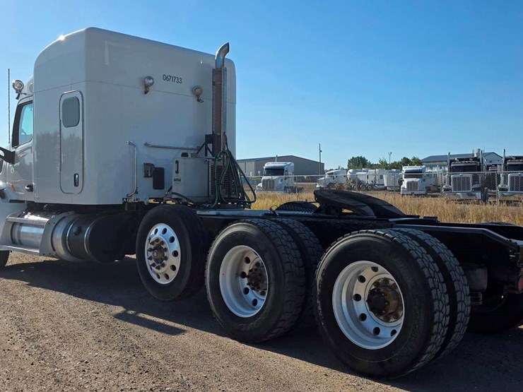 2020-peterbilt-567-image-9