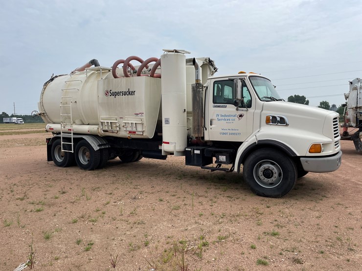 #4727-•-1998-ford-louisville-super-sucker-vac-truck-(wi-title-in-delay)-image-5