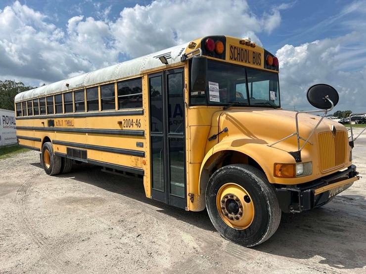 2004-ic-corporation-3000ic-school-bus-image-34