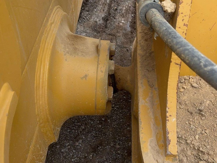 2013-cat-dgn-lgp-dozer-image-33