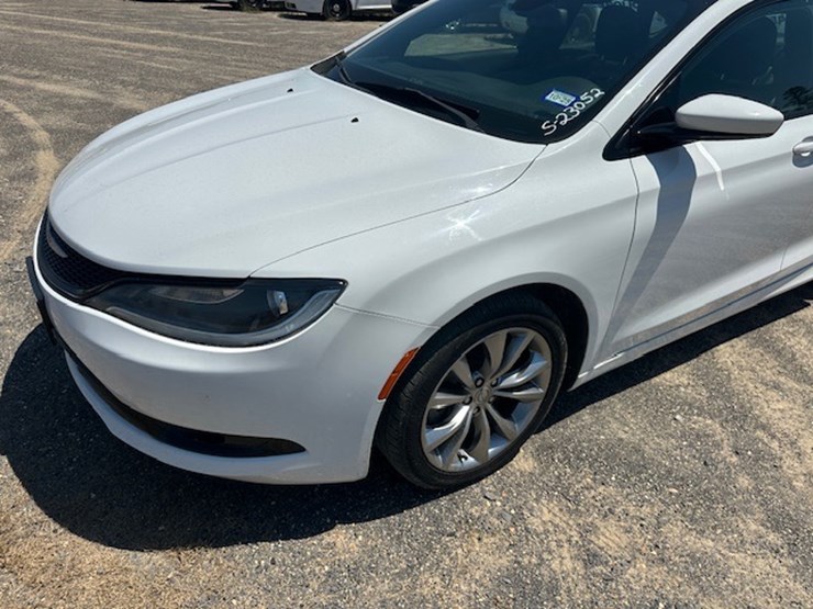 #23052-•-2015-chrysler-200s-image-13
