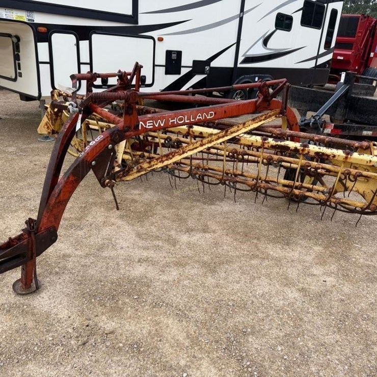 NEW HOLLAND 256