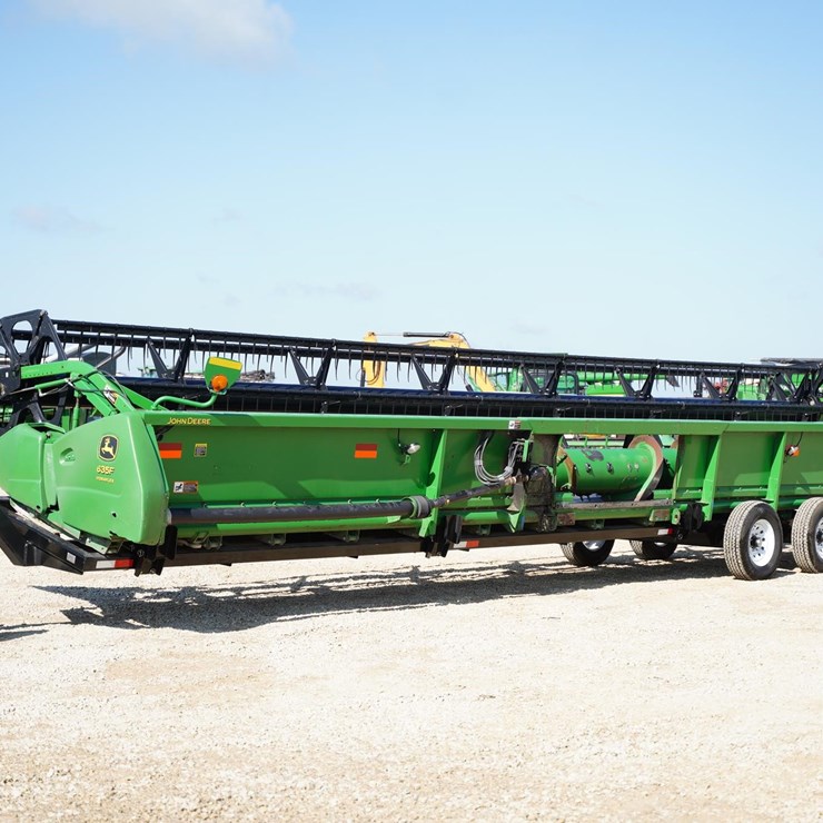 2004 JOHN DEERE 635F