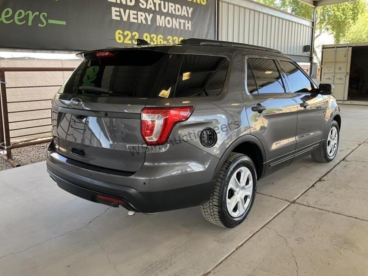 2016-ford-explorer-image-7