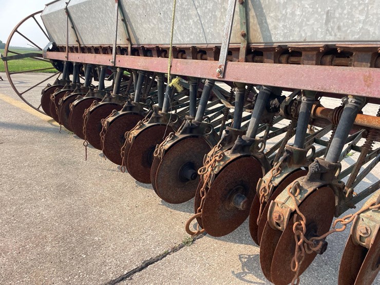 minneapolis-moline-12ft-steel-wheel-grain-drill-image-13