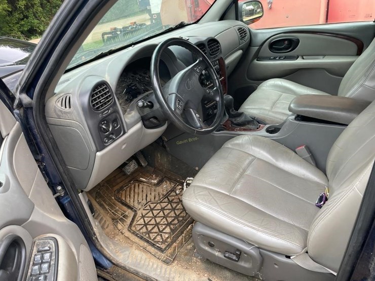 2002-oldsmobile-bravada-suv-image-13