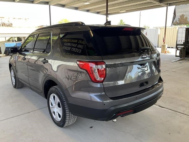 2016-ford-explorer-image-5