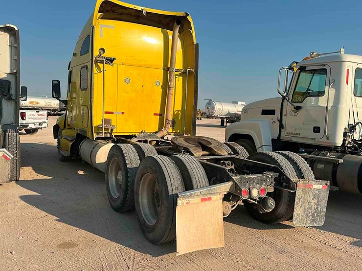 2003-kenworth-t2000-image-4