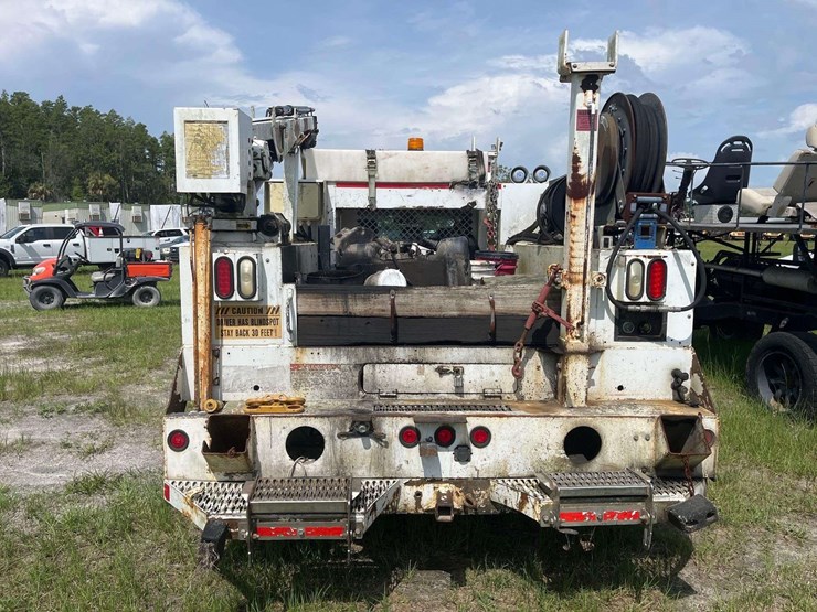 2011-ford-f550-image-21