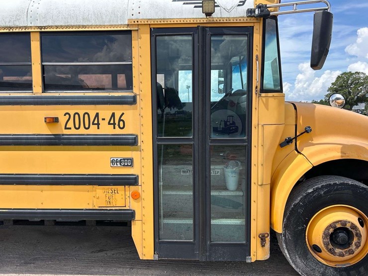 2004-ic-corporation-3000ic-school-bus-image-10
