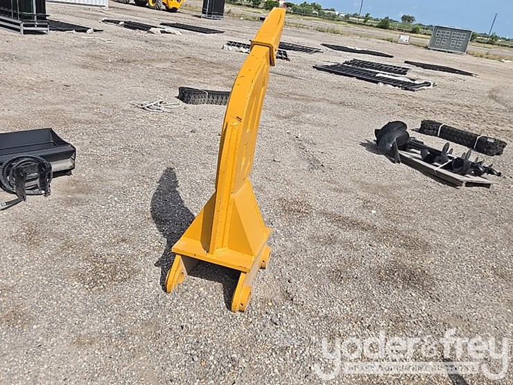 caterpillar-320-image-3