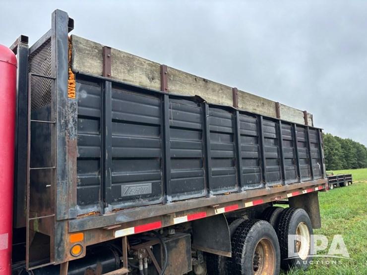 2002-peterbilt-330-image-38