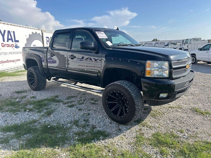 2012-chevrolet-silverado-1500-ltz-image-2