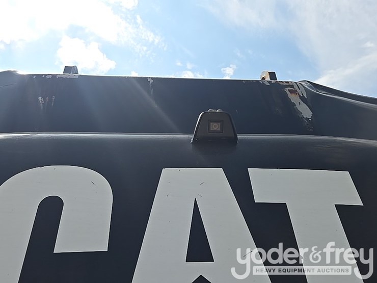 2021-caterpillar-349-image-43