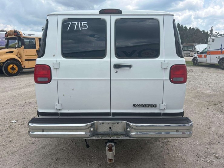 2001-dodge-ram-wagon-3500-passenger-van-image-27