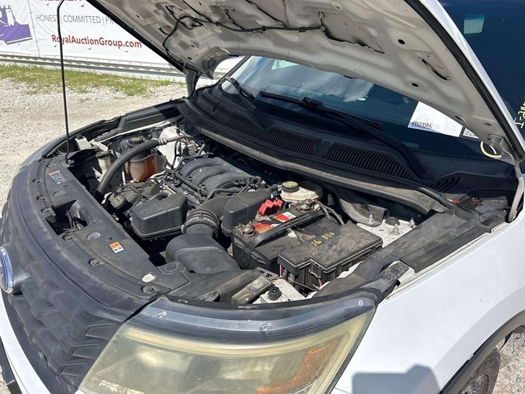 2016-ford-explorer-image-7