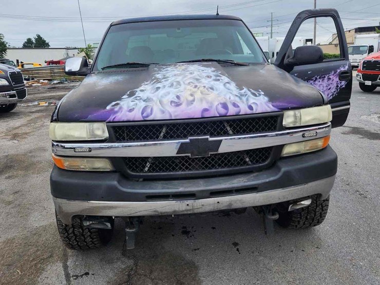 2002-chevy-2500-hd-pickup-truck-image-1