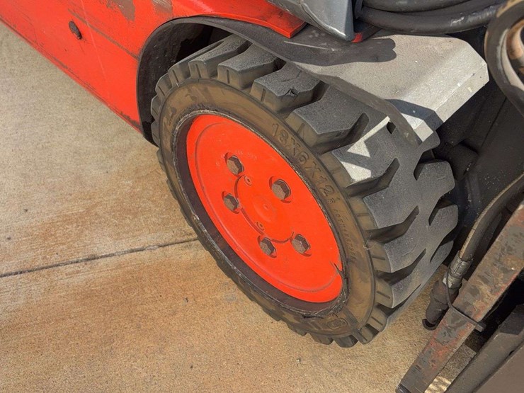 linde-e18c-02-forklift-image-7