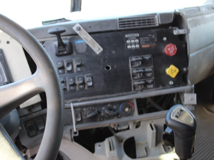 #22943-•-2005-freightliner-|-parts-or-repair-image-12