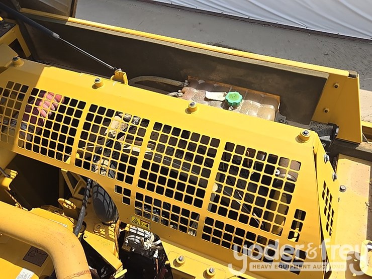 2021-caterpillar-349-image-61