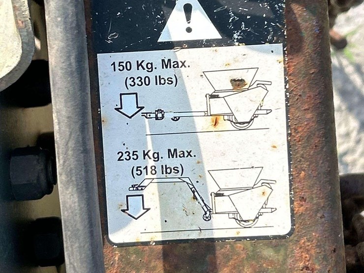 turfco-mete-r-matic-iii-pull-behind-top-dresser-image-8