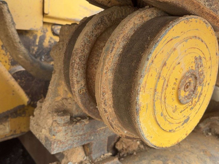 2013-caterpillar-d6t-xw-image-23