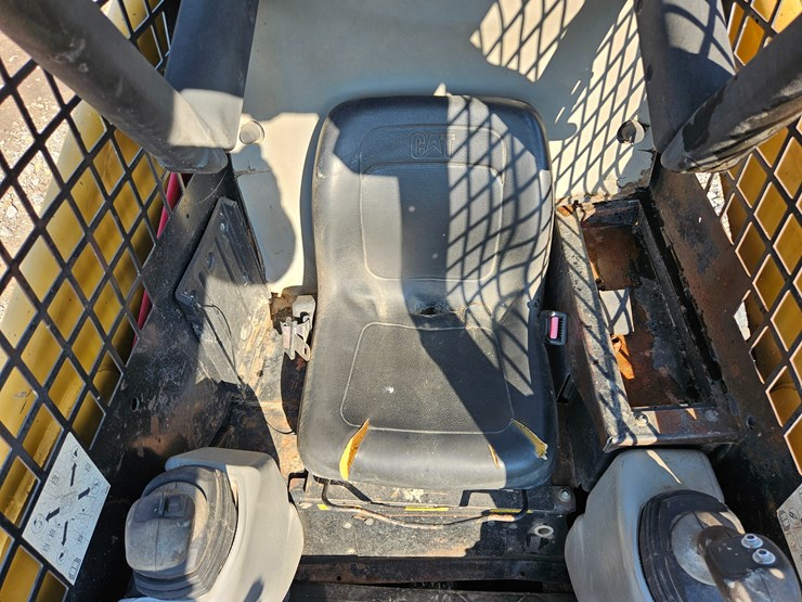2004-caterpillar-236b-image-23