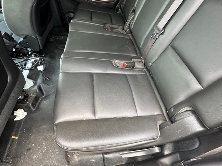 2015-chevrolet-tahoe-image-28
