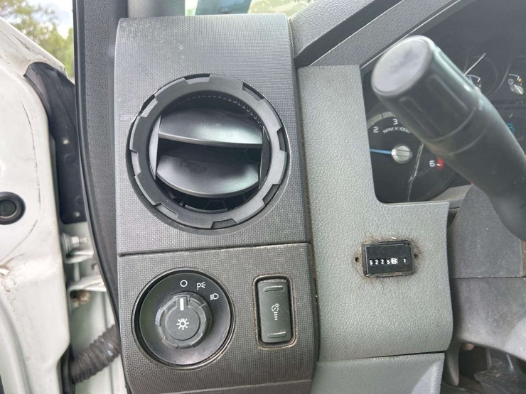 2015-ford-f550-image-15