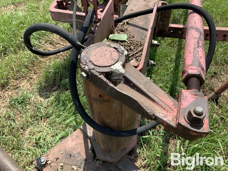 massey-ferguson-880-image-11