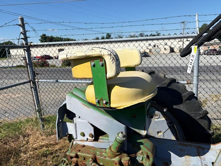 john-deere-3010-image-15