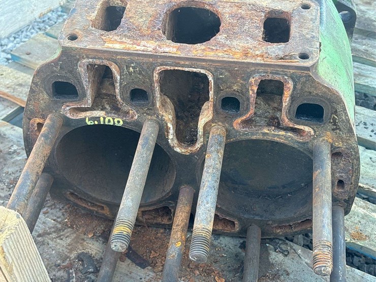 john-deere-model-g-block,-pistons,-and-rods-image-10