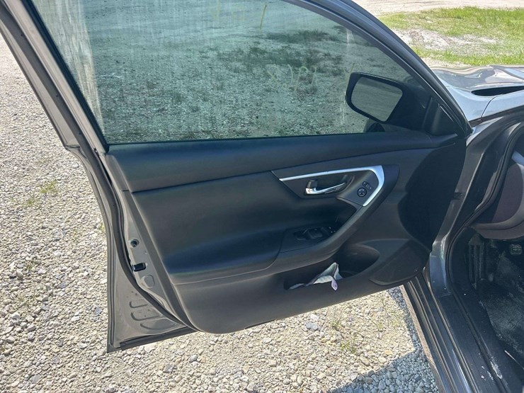 2016-nissan-altima-2.5-sedan-image-13