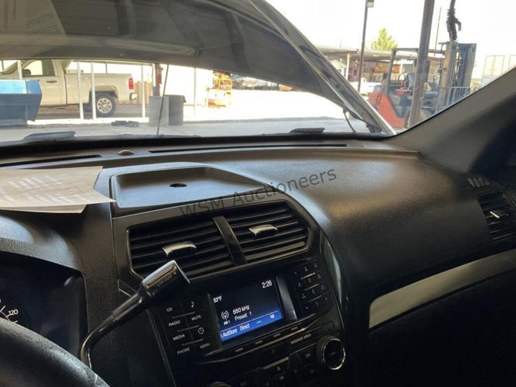 2017-ford-explorer-image-17