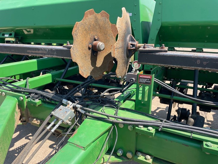 john-deere-1590-image-33