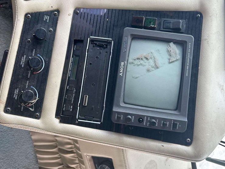 1994-prevost-liberty-coach-motorhome-image-17