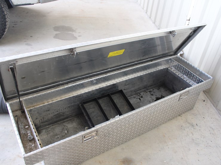 #1029-•-diamond-plate-truck-tool-box-image-2