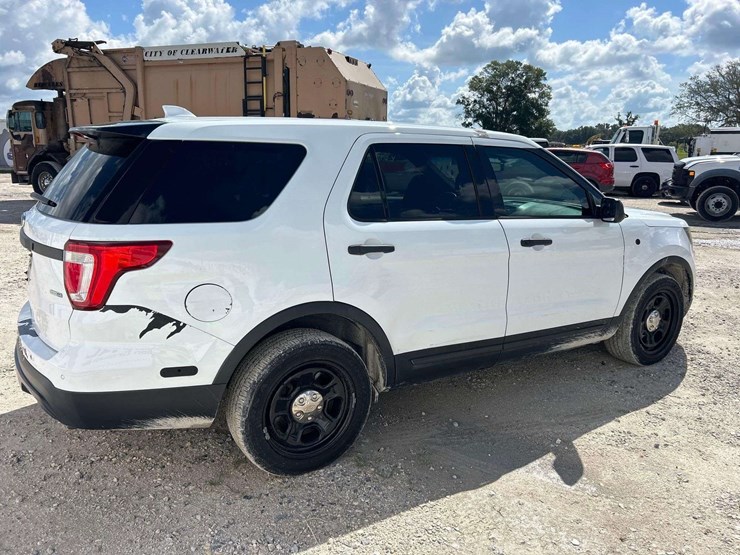 2016-ford-explorer-image-3