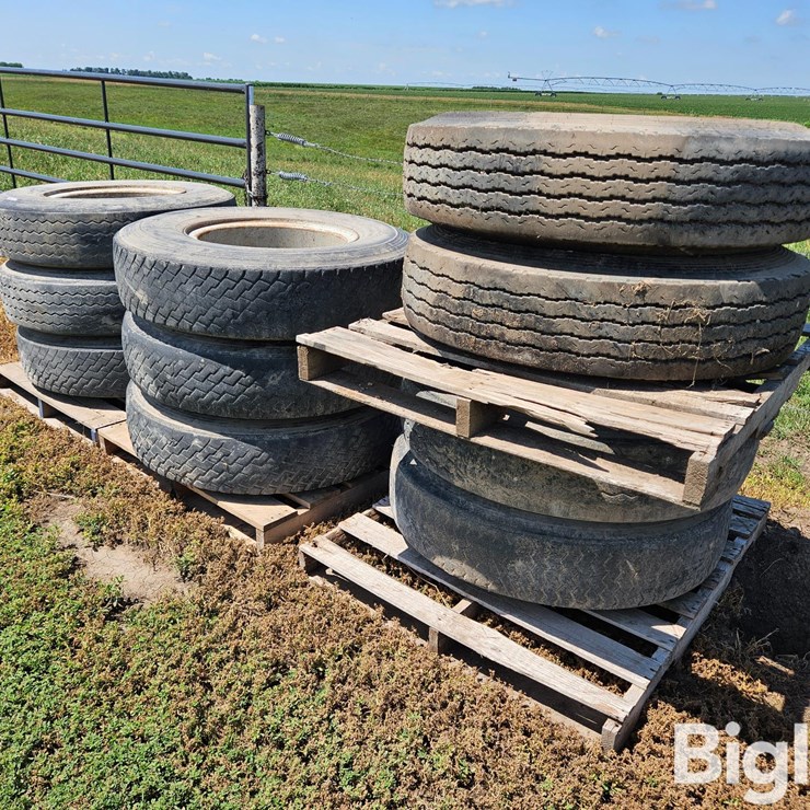 10.00R20 Tires & Rims