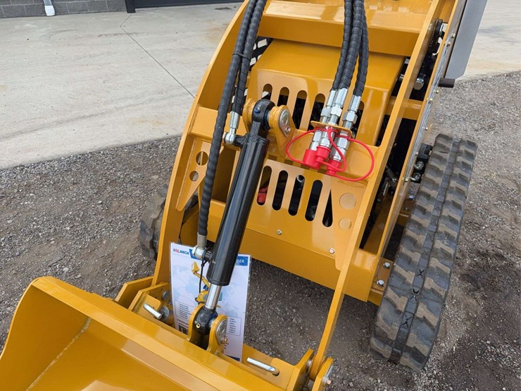 sdll30-stand-on-skid-loader-image-9