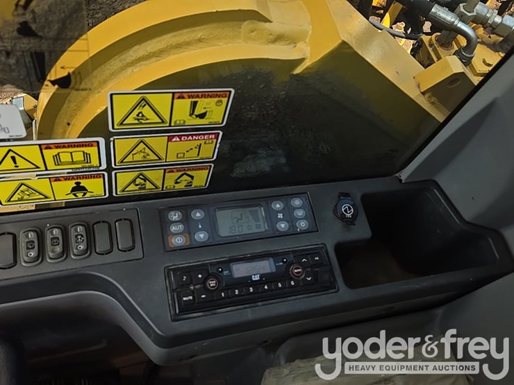 2021-caterpillar-349-image-81