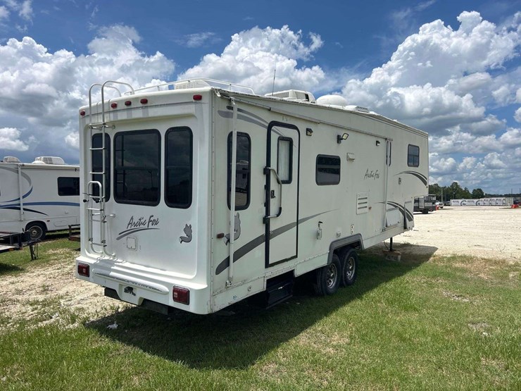 2005-northwood-artic-fox-29v-t/a-34ft.-5th-wheel-travel-trailer-image-3