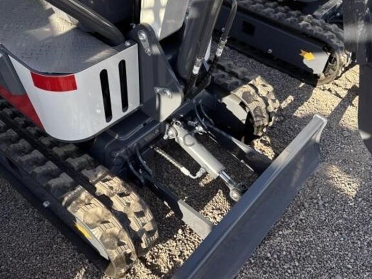 battler-et12m-6-mini-excavator-image-6