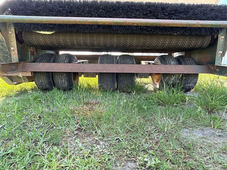 turfco-mete-r-matic-iii-pull-behind-top-dresser-image-12