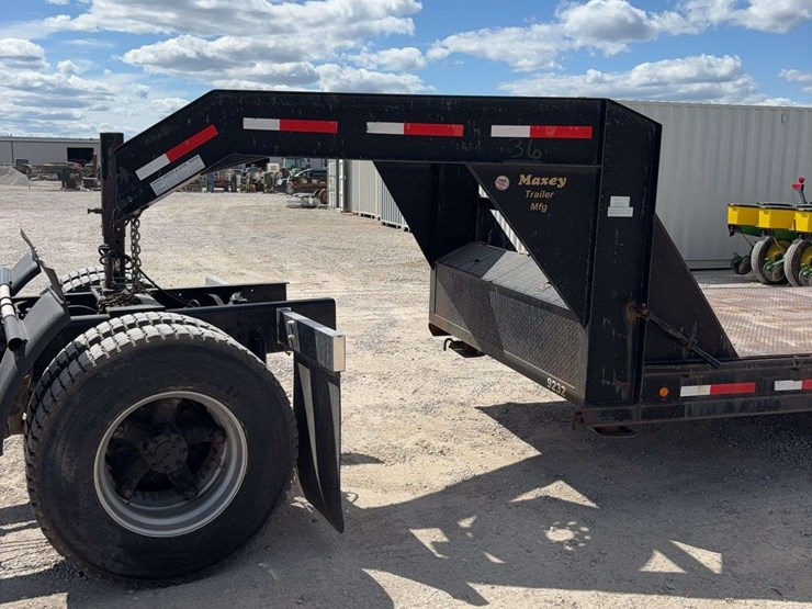 gooseneck-tandem-axle-trailer-with-ramps-image-2