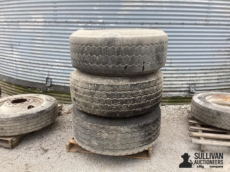65r22.5-tires-&-rims-image-4