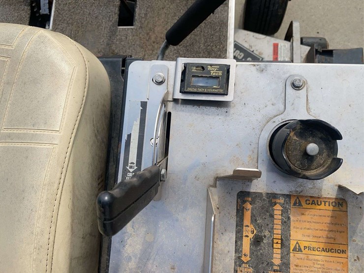 dixie-chopper-xt3200-zero-turn-mower-image-14